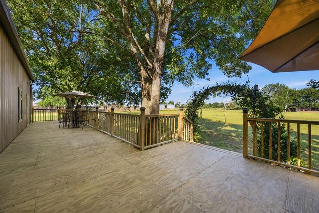 9318 E Creek Bend Drive, Needville, TX 77461