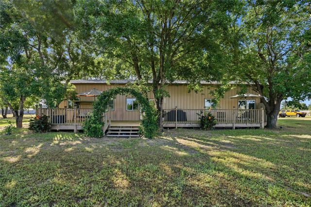 9318 E Creek Bend Drive, Needville, TX 77461