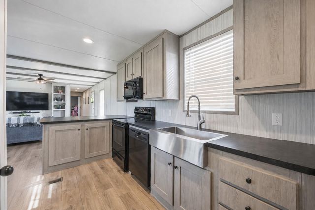 9318 E Creek Bend Drive, Needville, TX 77461