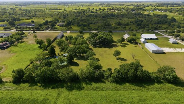 9318 E Creek Bend Drive, Needville, TX 77461