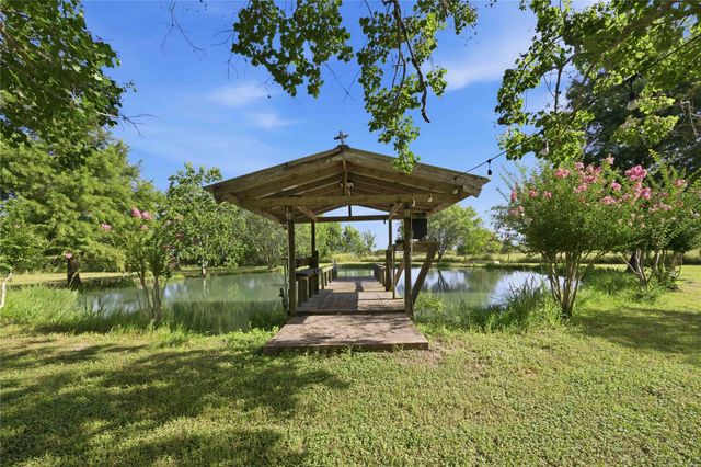 9318 E Creek Bend Drive, Needville, TX 77461