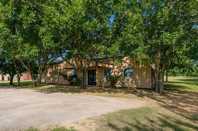 9318 E Creek Bend Drive, Needville, TX 77461