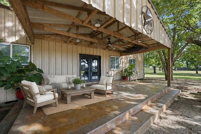 9318 E Creek Bend Drive, Needville, TX 77461