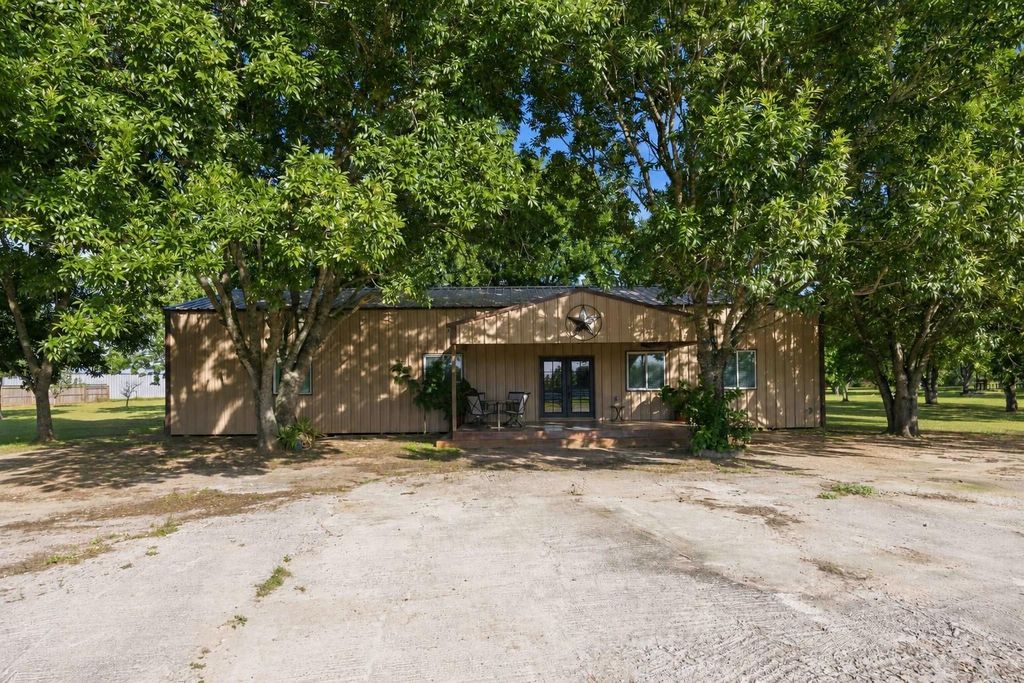 9318 E Creek Bend Drive, Needville, TX 77461