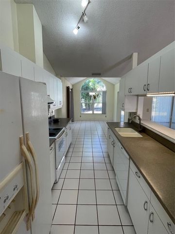 3109 57TH AVENUE CIRCLE E, Bradenton, FL 34203