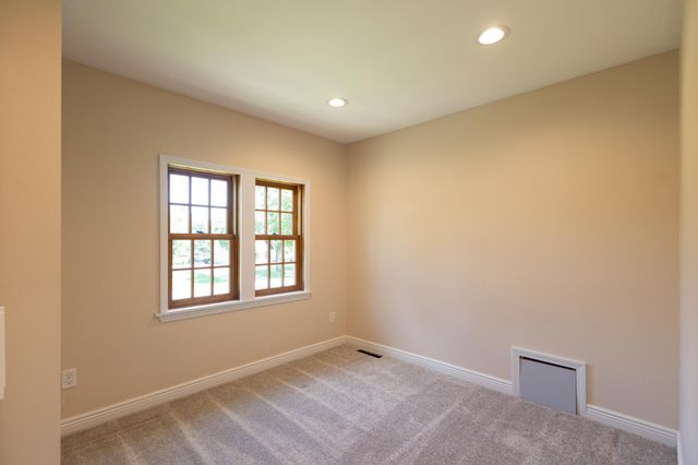9 Larkspur Lane, North Oaks, MN 55127