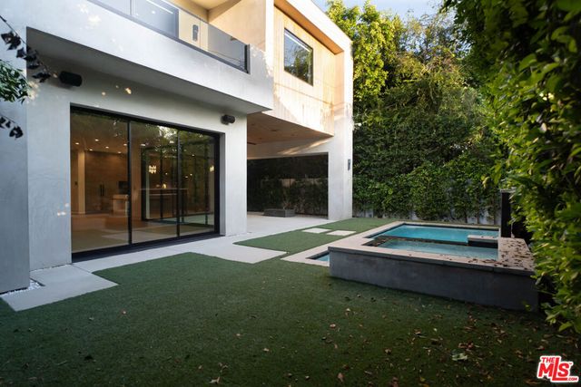 829 N Ogden Drive, Los Angeles, CA 90046