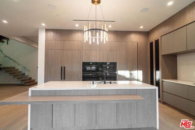 829 N Ogden Drive, Los Angeles, CA 90046