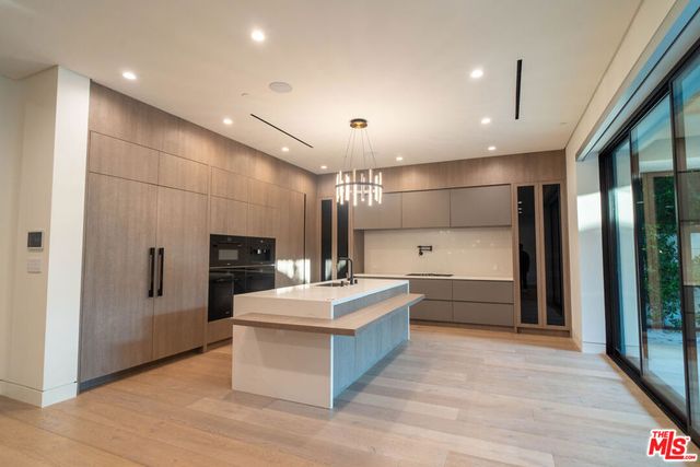 829 N Ogden Drive, Los Angeles, CA 90046