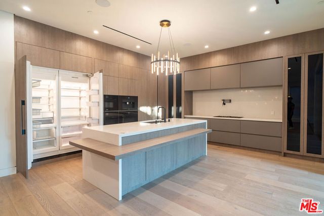 829 N Ogden Drive, Los Angeles, CA 90046