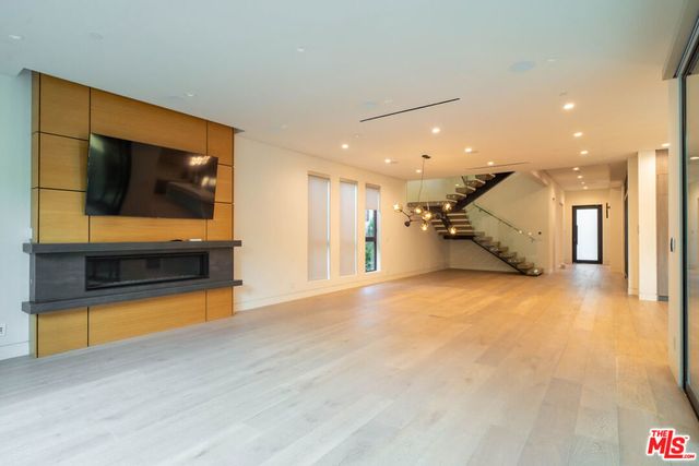 829 N Ogden Drive, Los Angeles, CA 90046