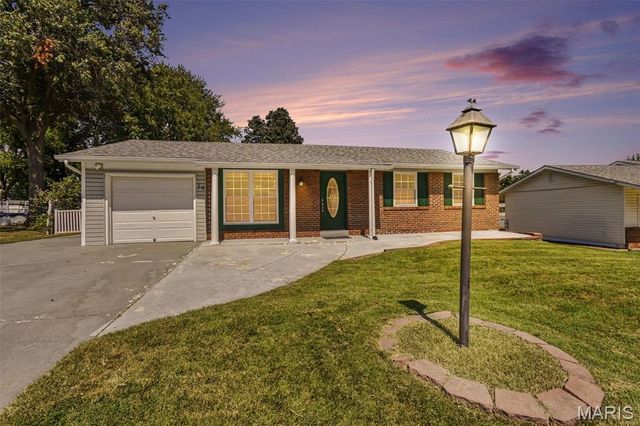 39 Oxbow Road, St Peters, MO 63376
