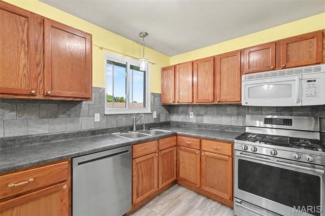 39 Oxbow Road, St Peters, MO 63376