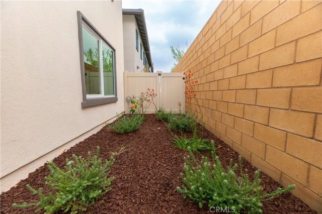 8185 Amerena Way, Fontana, CA 92335