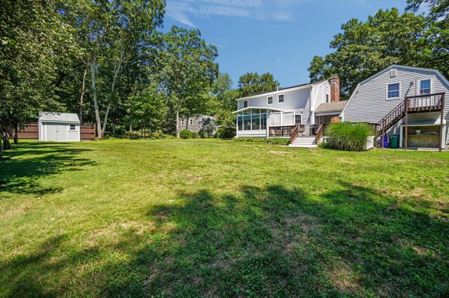 28 Sagewood Cir, Attleboro, MA 02703