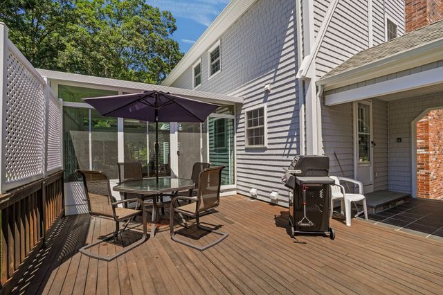 28 Sagewood Cir, Attleboro, MA 02703