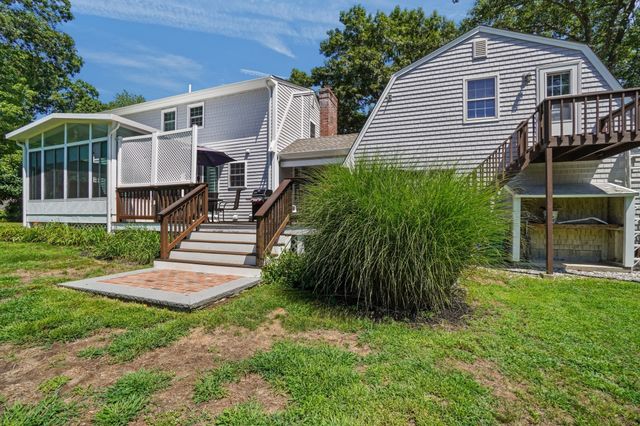 28 Sagewood Cir, Attleboro, MA 02703