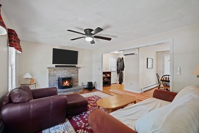 28 Sagewood Cir, Attleboro, MA 02703