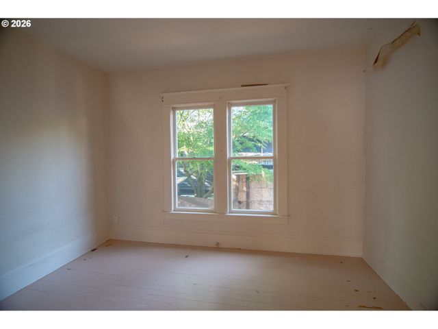 5914 N BURRAGE Ave, Portland, OR 97217