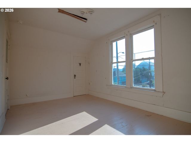 5914 N BURRAGE Ave, Portland, OR 97217
