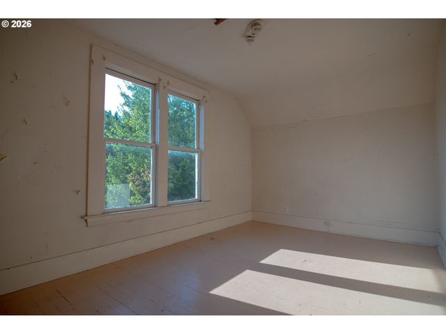 5914 N BURRAGE Ave, Portland, OR 97217