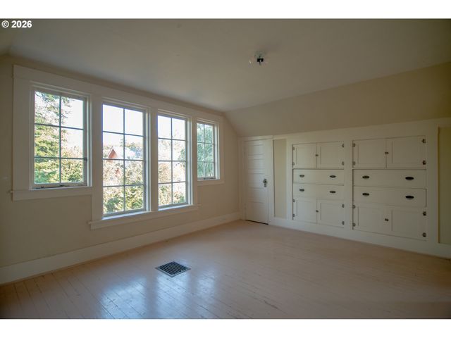 5914 N BURRAGE Ave, Portland, OR 97217