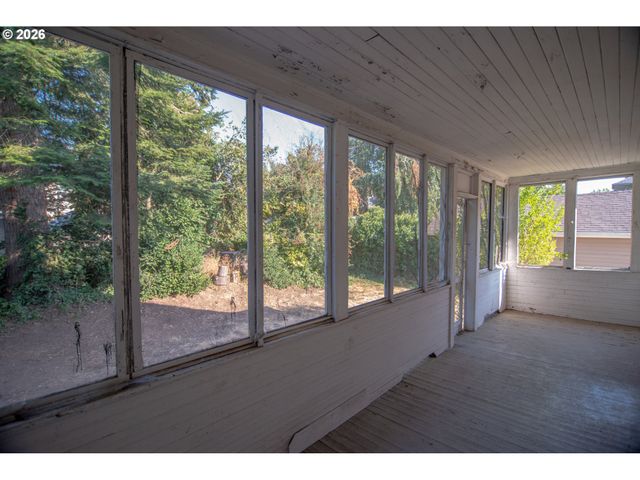 5914 N BURRAGE Ave, Portland, OR 97217