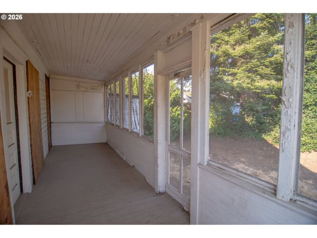 5914 N BURRAGE Ave, Portland, OR 97217