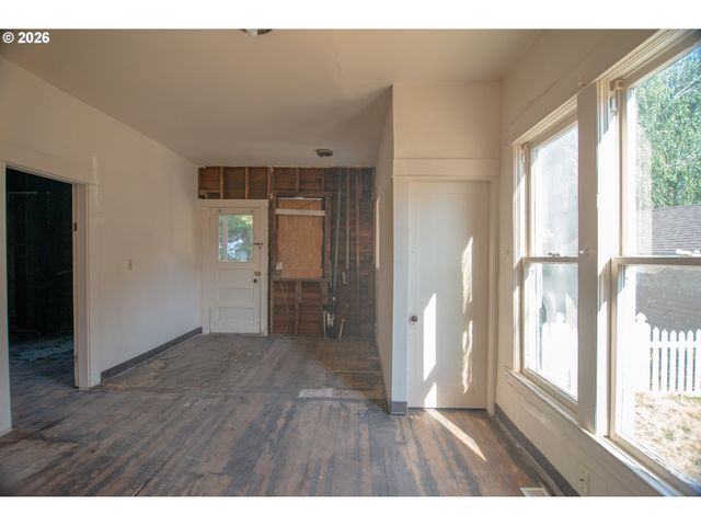 5914 N BURRAGE Ave, Portland, OR 97217