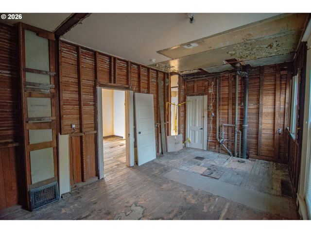 5914 N BURRAGE Ave, Portland, OR 97217