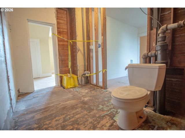 5914 N BURRAGE Ave, Portland, OR 97217