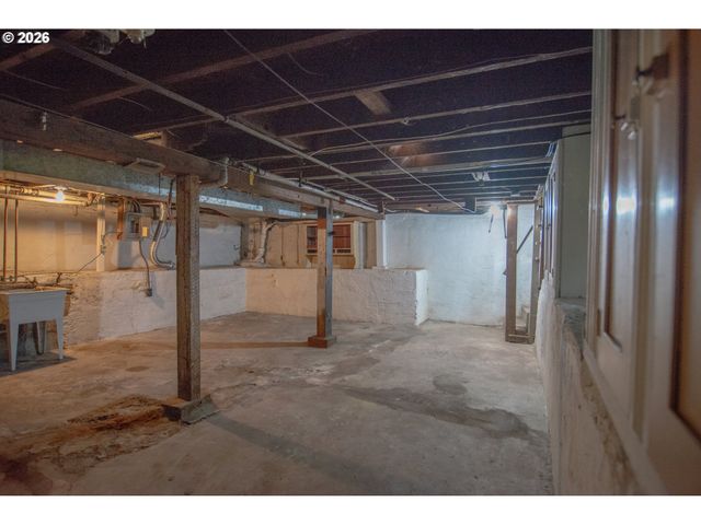 5914 N BURRAGE Ave, Portland, OR 97217
