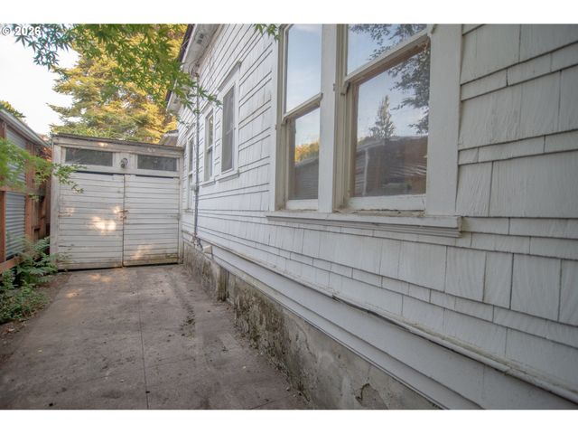 5914 N BURRAGE Ave, Portland, OR 97217