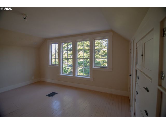 5914 N BURRAGE Ave, Portland, OR 97217