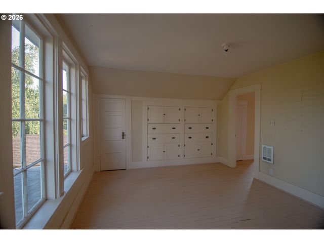 5914 N BURRAGE Ave, Portland, OR 97217