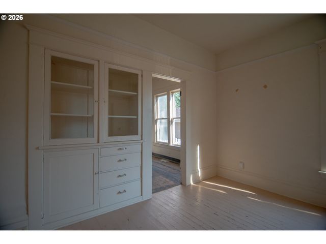 5914 N BURRAGE Ave, Portland, OR 97217