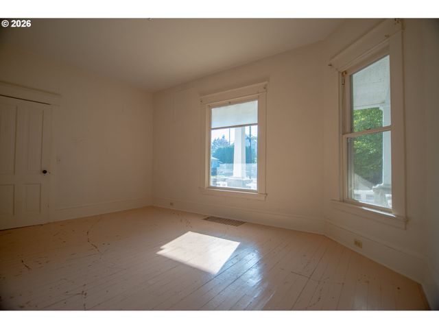 5914 N BURRAGE Ave, Portland, OR 97217