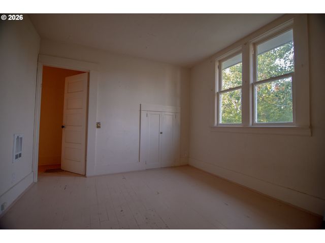 5914 N BURRAGE Ave, Portland, OR 97217