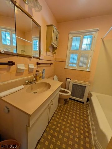 18 White Birch Ter, Caldwell Boro Twp., NJ 07006