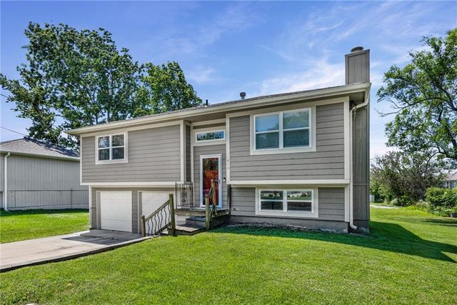 409 W South Street, Spring Hill, KS 66083
