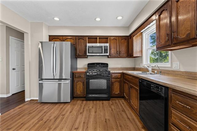 409 W South Street, Spring Hill, KS 66083