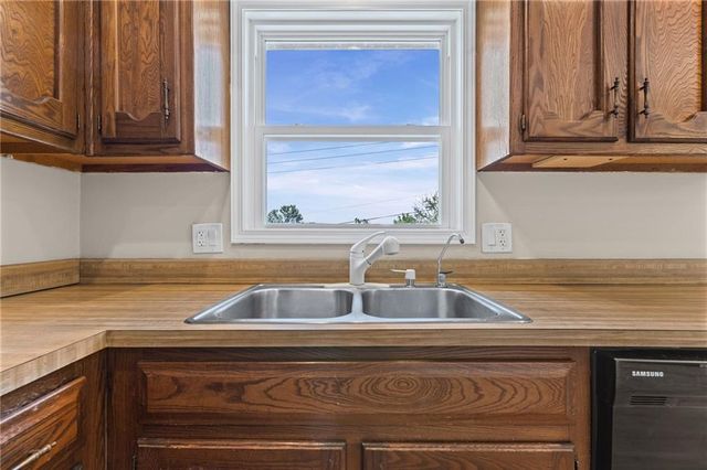 409 W South Street, Spring Hill, KS 66083
