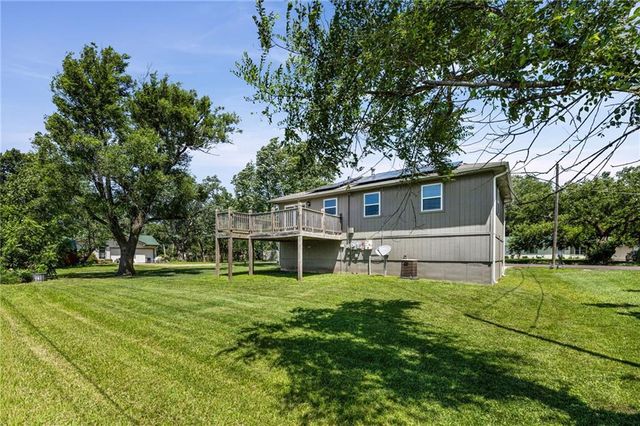 409 W South Street, Spring Hill, KS 66083