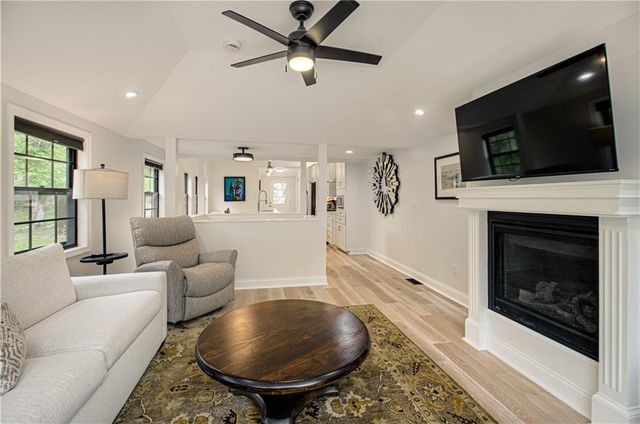 93 R Street, Lake Lotawana, MO 64086