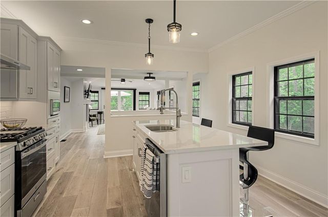 93 R Street, Lake Lotawana, MO 64086