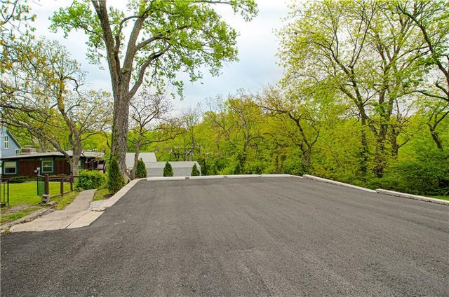93 R Street, Lake Lotawana, MO 64086