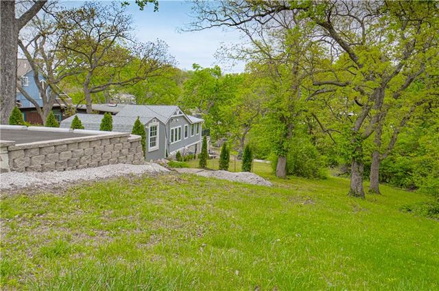93 R Street, Lake Lotawana, MO 64086