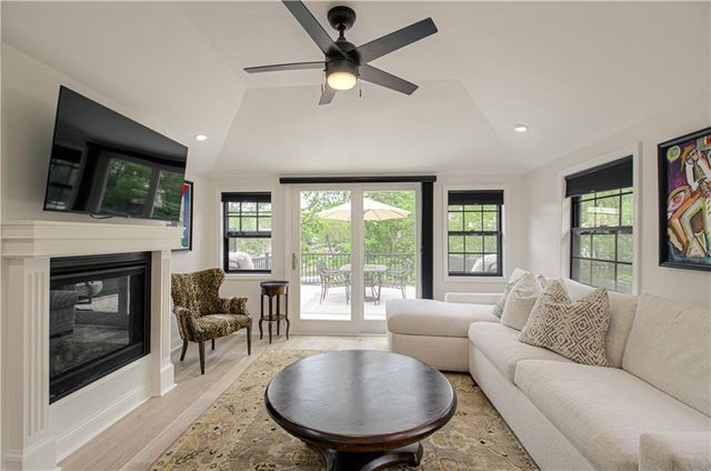 93 R Street, Lake Lotawana, MO 64086