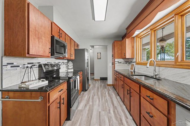 7437 Midland Road, Freeland, MI 48623