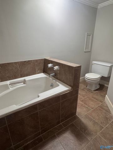 298 Golfview Drive NE, Arab, AL 35016